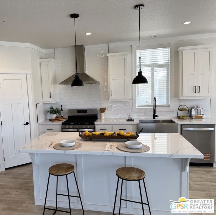 73364 haystack mountain drive, palm desert, ca 92260 kitchen home features