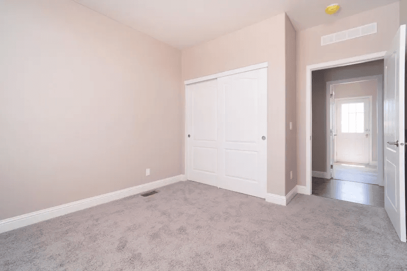 Sunset ridge-k583g bedroom home features