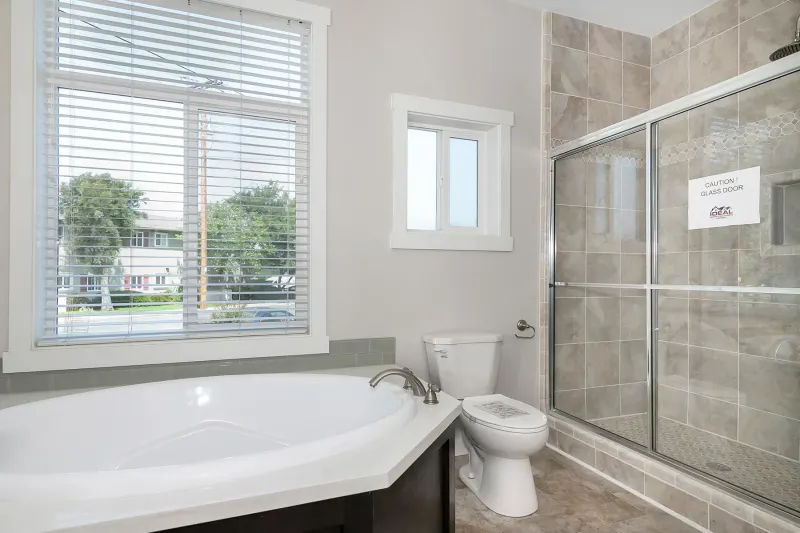 Sunset ridge-k900j bathroom home features